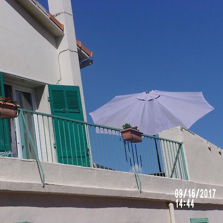 Stud Terras Ville Corniche 2 Pers Stat Gratuit Rue Modif Suivt Possib Et Accord Exclusif Марсель Екстер'єр фото