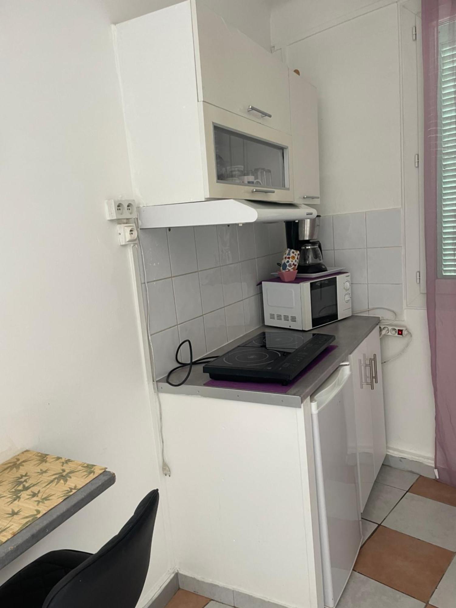 Stud Terras Ville Corniche 2 Pers Stat Gratuit Rue Modif Suivt Possib Et Accord Exclusif Марсель Екстер'єр фото