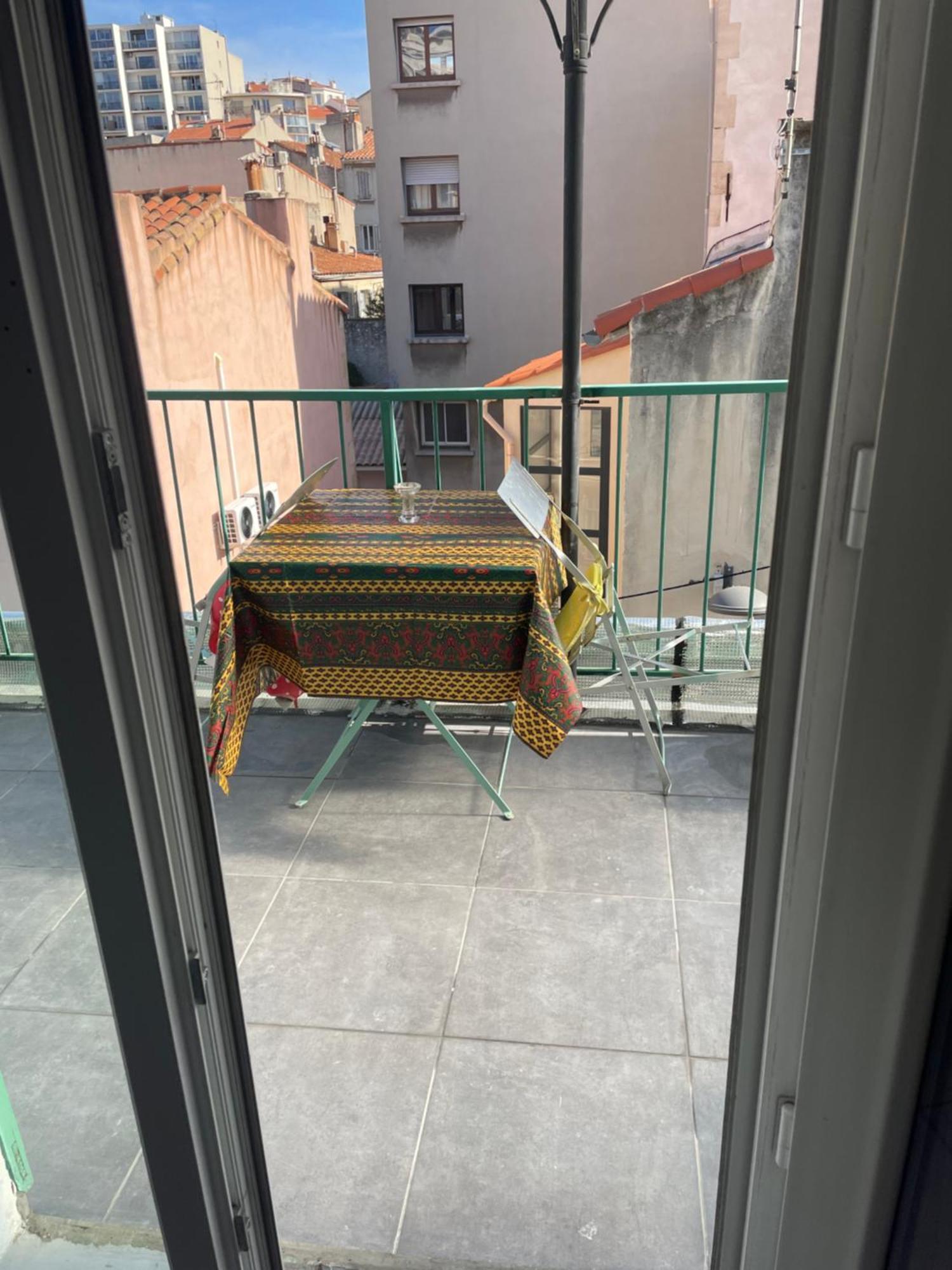 Stud Terras Ville Corniche 2 Pers Stat Gratuit Rue Modif Suivt Possib Et Accord Exclusif Марсель Екстер'єр фото